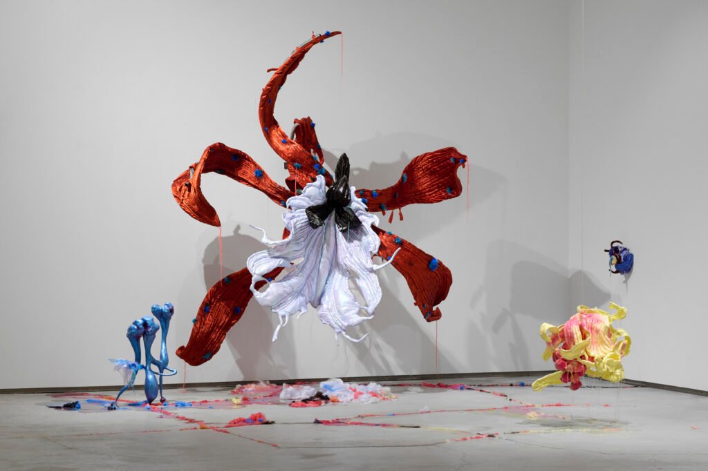 Closing Soon: Hannah Woo’s “POOMSAE” at G-Gallery in Seoul